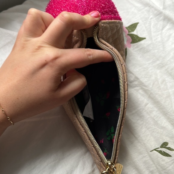 Betsey Johnson - RARE - Ice cream cone wristlet 🍦 - Picture 10 of 10